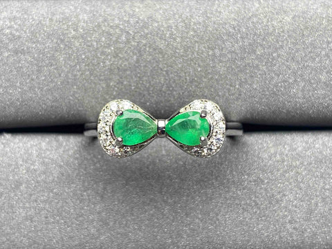 A128 Emerald Ring