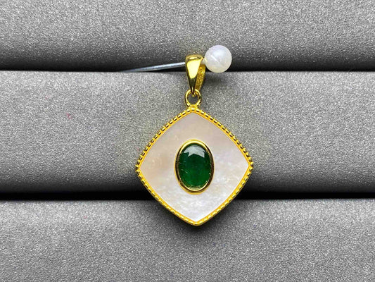 A1678 Emerald Pendant