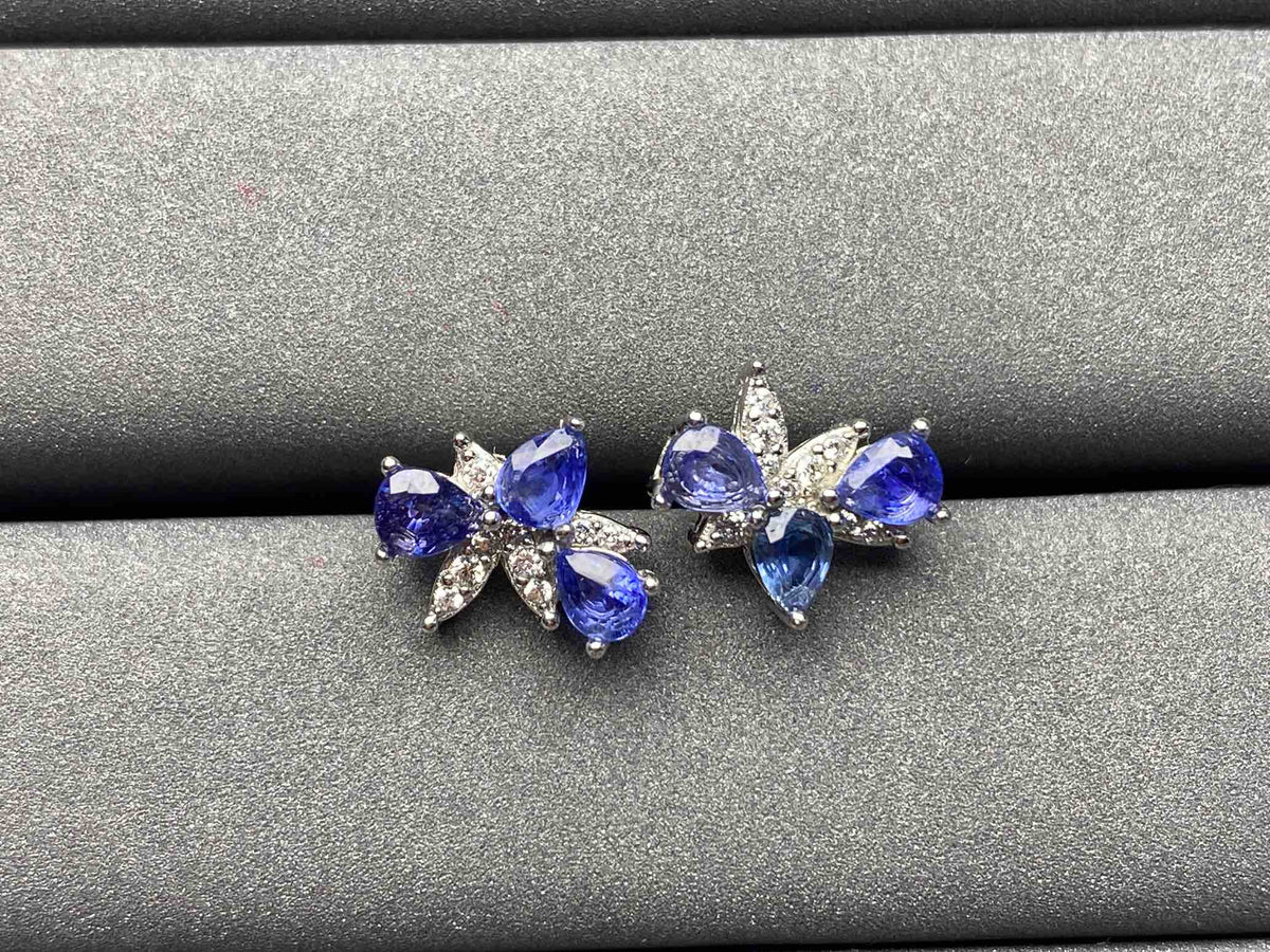 A1754 Cornflower Sapphire Earrings