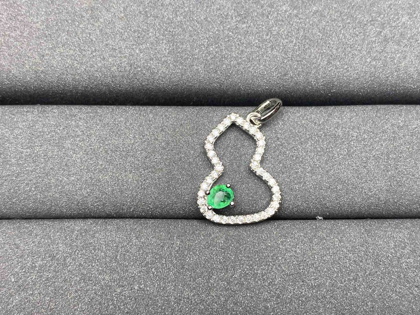 A276 Emerald Pendant