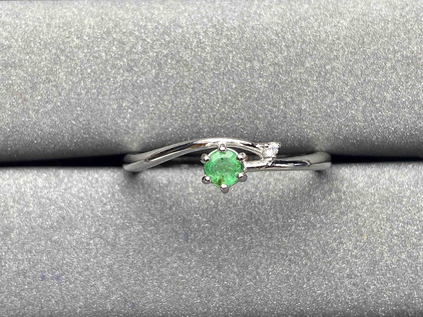 A405 Emerald Ring