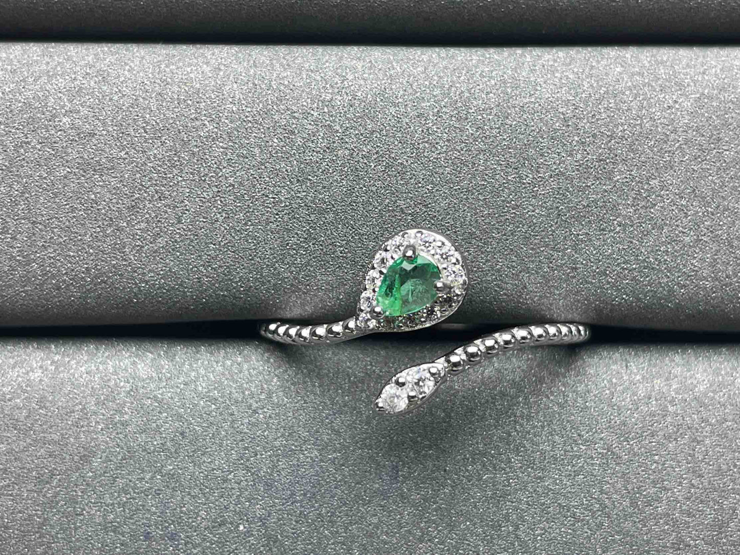 A413 Emerald Ring