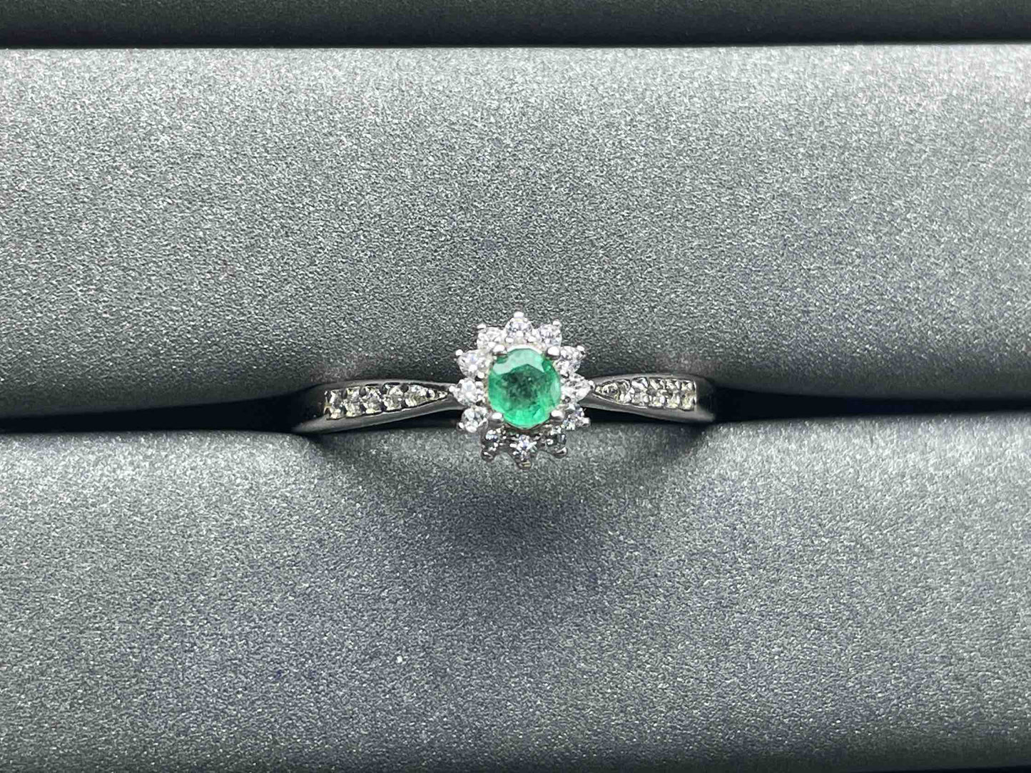 A425 Emerald Ring