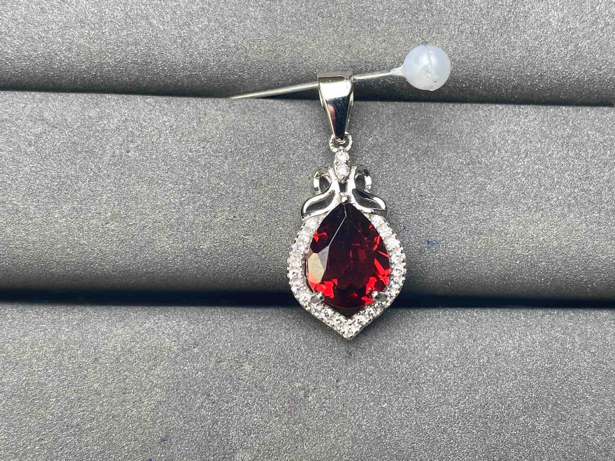 A5792 Garnet Pendant