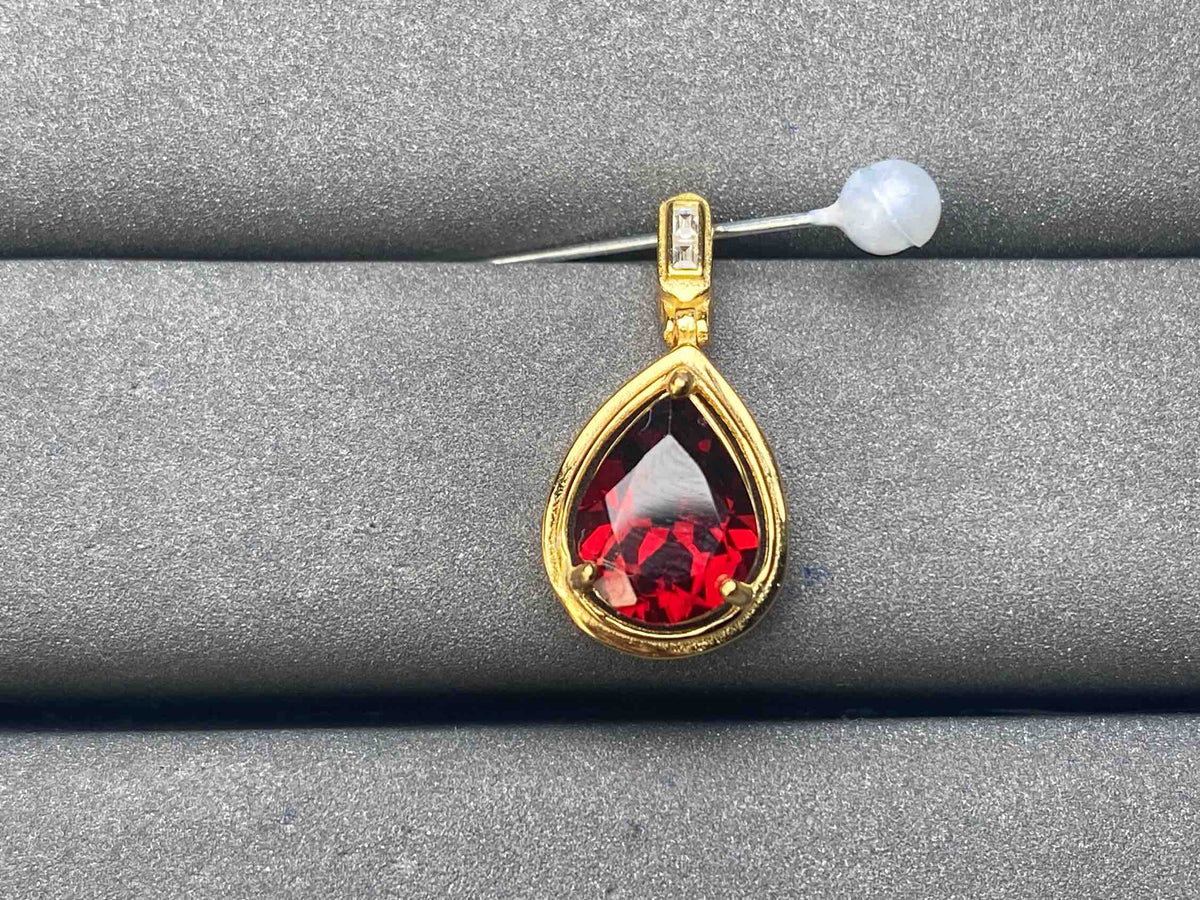 A5796 Garnet Pendant