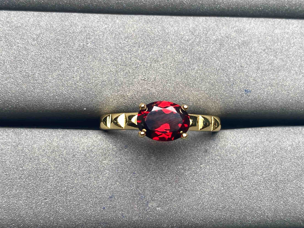 A5905 Garnet Ring