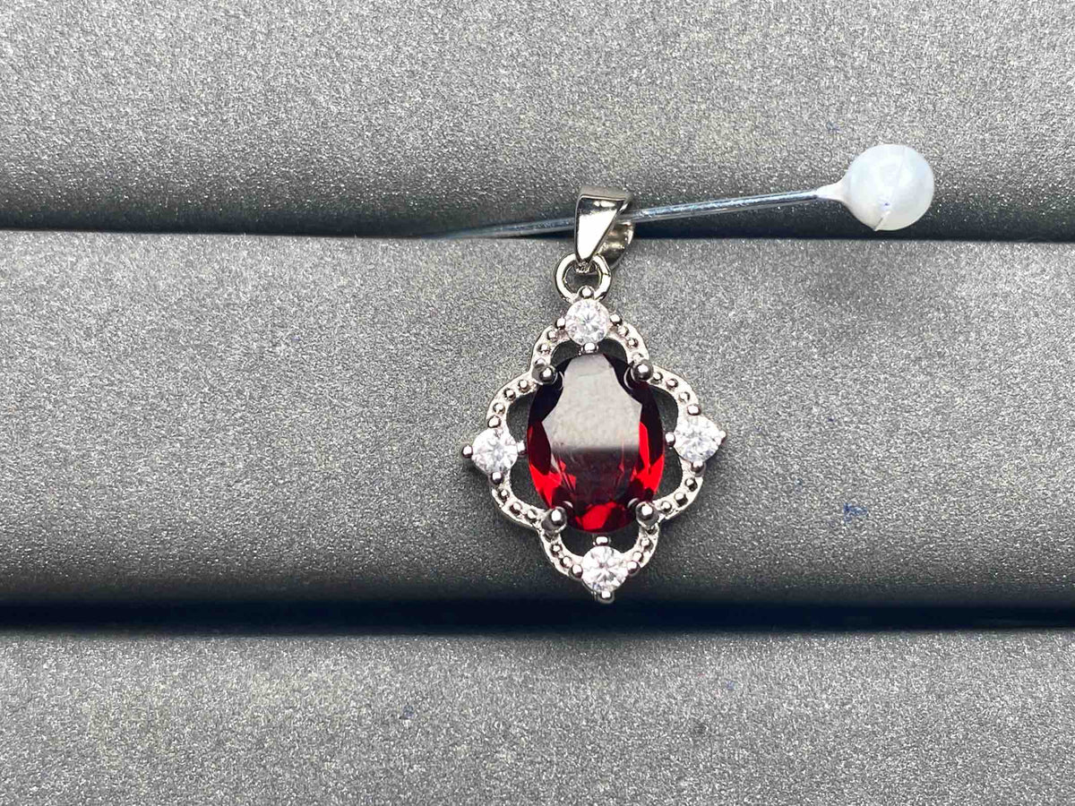 A5918 Garnet Pendant