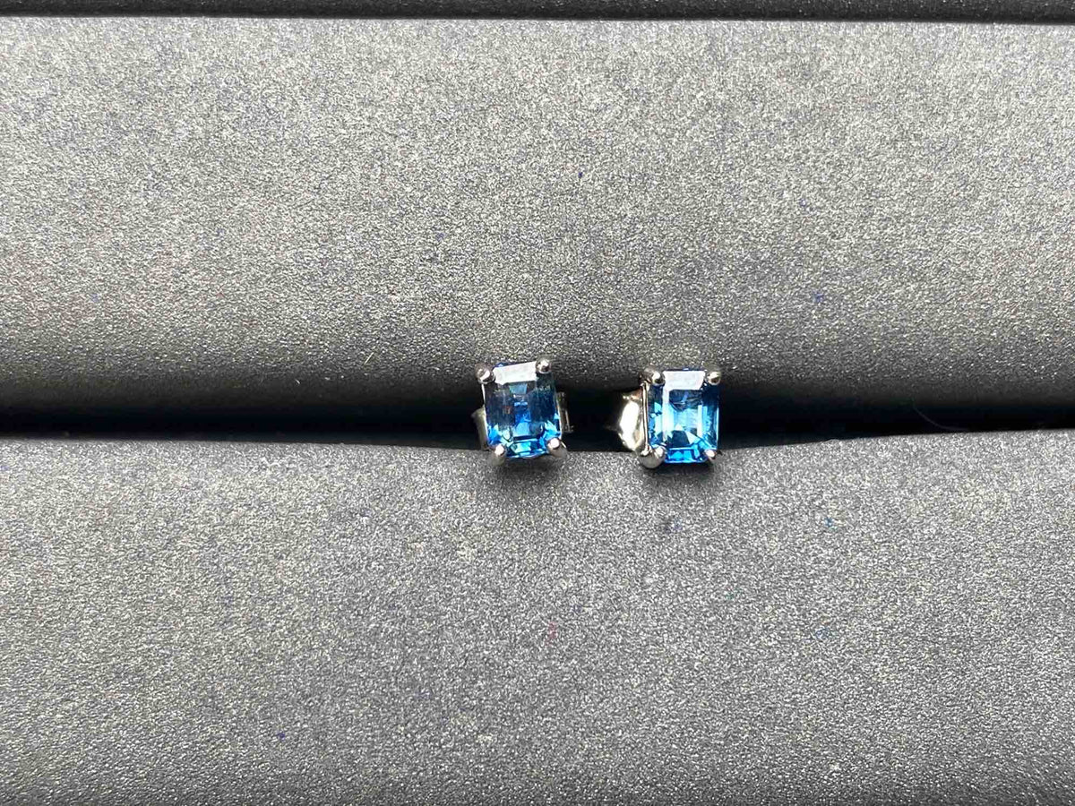 A6598 Teal Sapphire Earrings