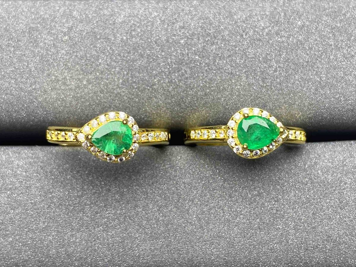 A69 Emerald Earrings