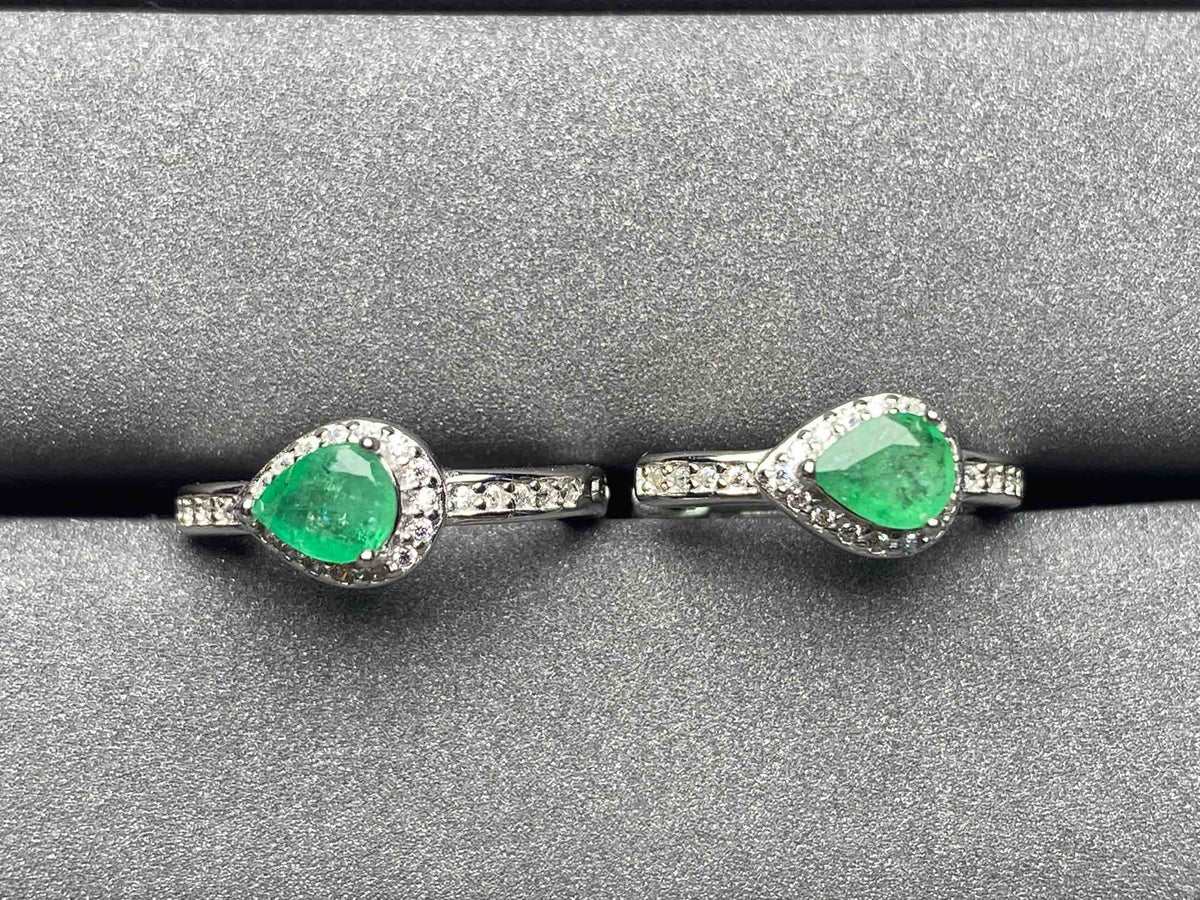 A73 Emerald Earrings