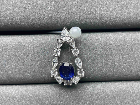 A813 Blue Sapphire Pendant