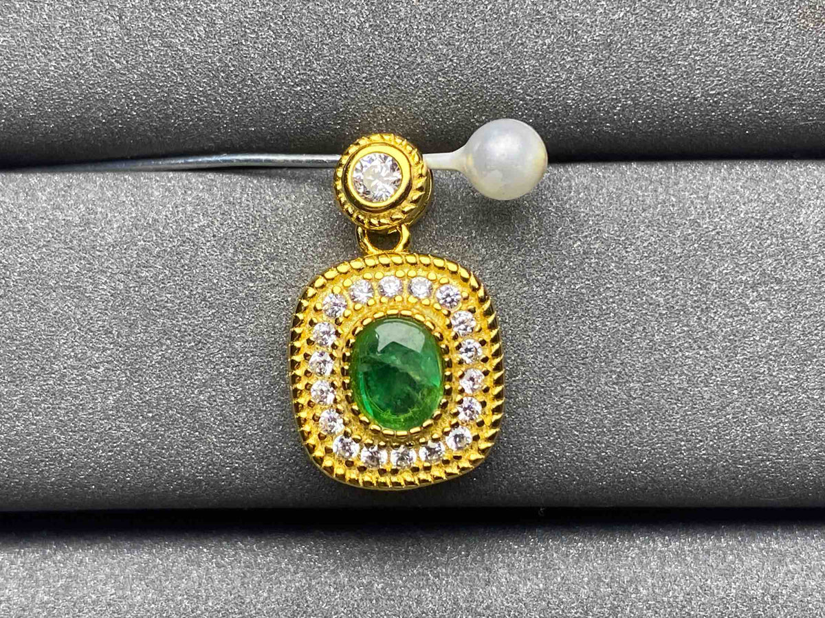 A85 Emerald Pendant