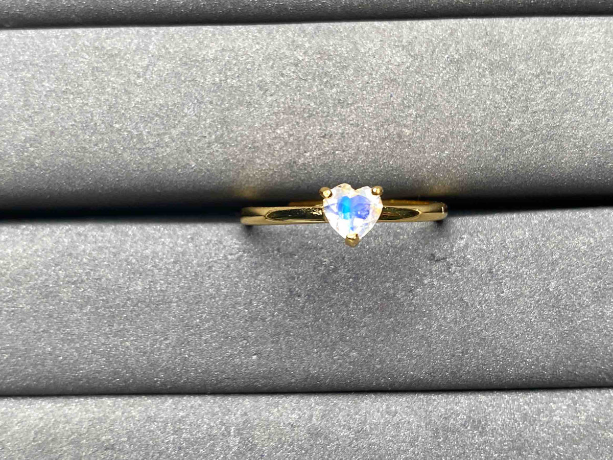 A8662 Moonstone Ring