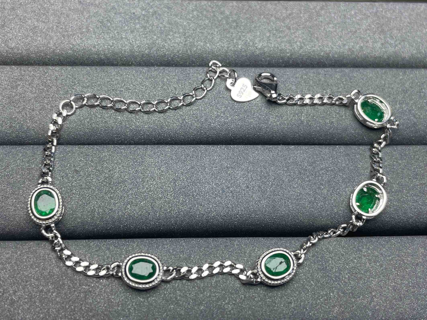 A928 Emerald Bracelet