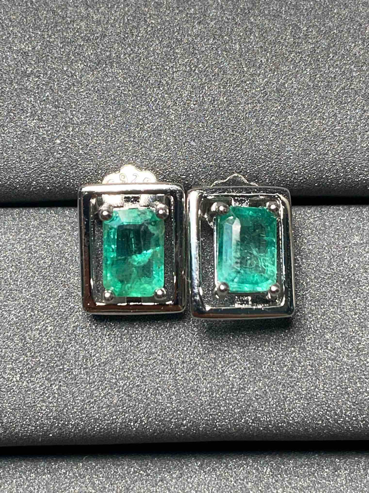 2492 Emerald Earrings