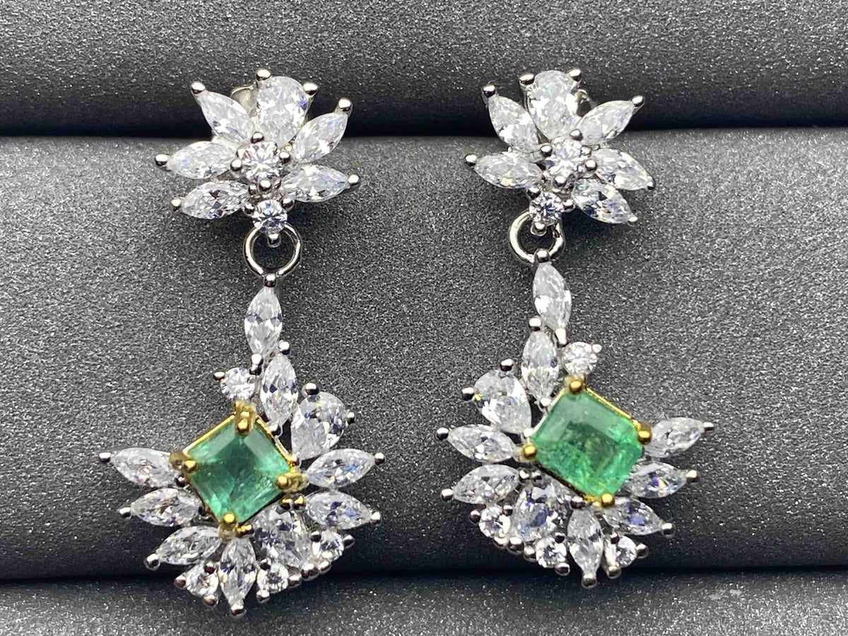 3339 Emerald Earrings