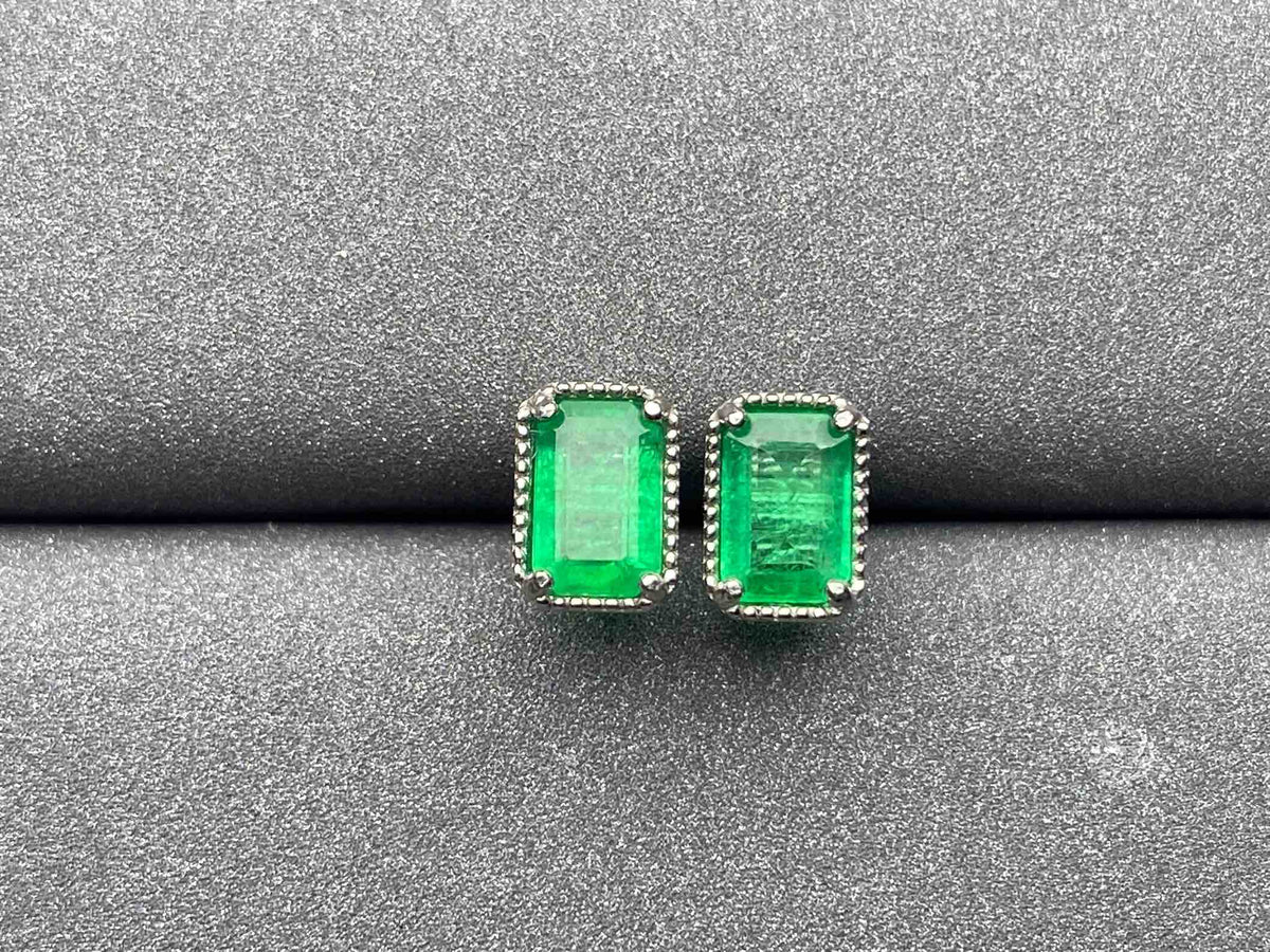 4858 Emerald Earrings