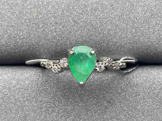 1219 Emerald Ring
